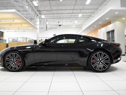 Used 2024 Aston Martin DB12 Coupe RWD image 2