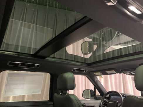 Used 2025 Land Rover Range Rover Sport image 18