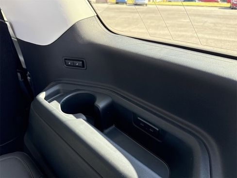 New 2025 Ford Expedition Active image 32