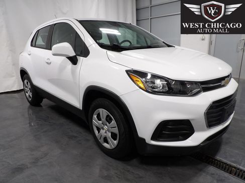 Used 2018 Chevrolet Trax LS FWD image 1