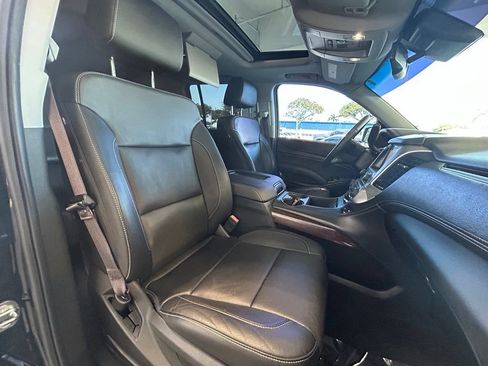 Used 2017 GMC Yukon XL SLT w/ Premium Edition AWD/4WD image 29
