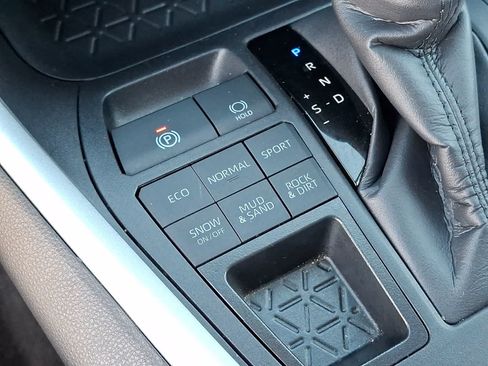 Certified 2025 Toyota RAV4 XLE AWD/4WD image 28