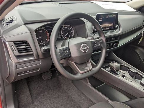 Used 2025 Nissan Rogue S image 3