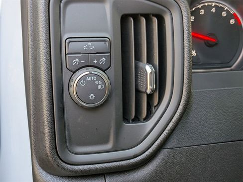 Used 2024 Chevrolet Silverado 1500 Custom image 17