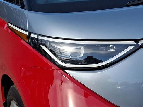 Used 2025 Volkswagen ID. Buzz Pro S Plus image 12