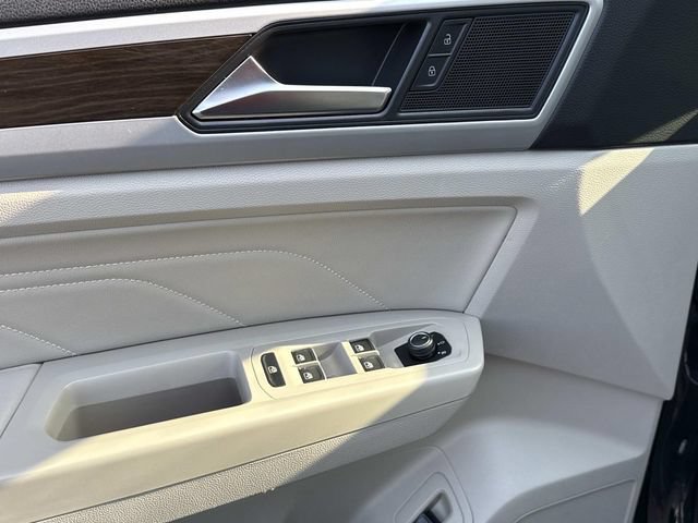 Used 2023 Volkswagen Atlas SE w/ Panoramic Sunroof Package AWD/4WD image 17