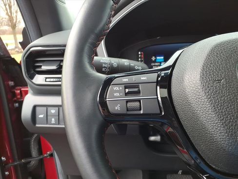 Certified 2025 Honda Pilot Black Edition image 16