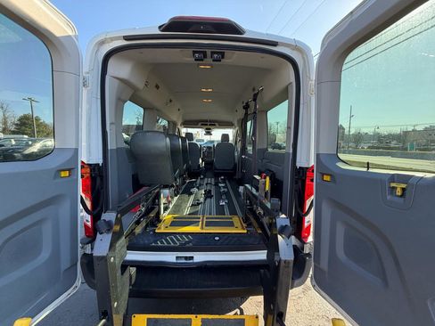 Used 2018 Ford Transit 150 XL image 17
