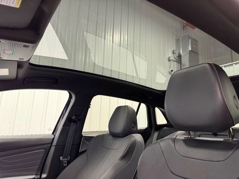 Used 2023 Volkswagen ID.4 Pro S image 7