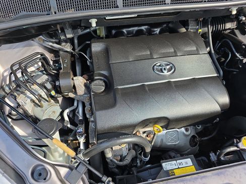 Used 2011 Toyota Sienna LE image 13