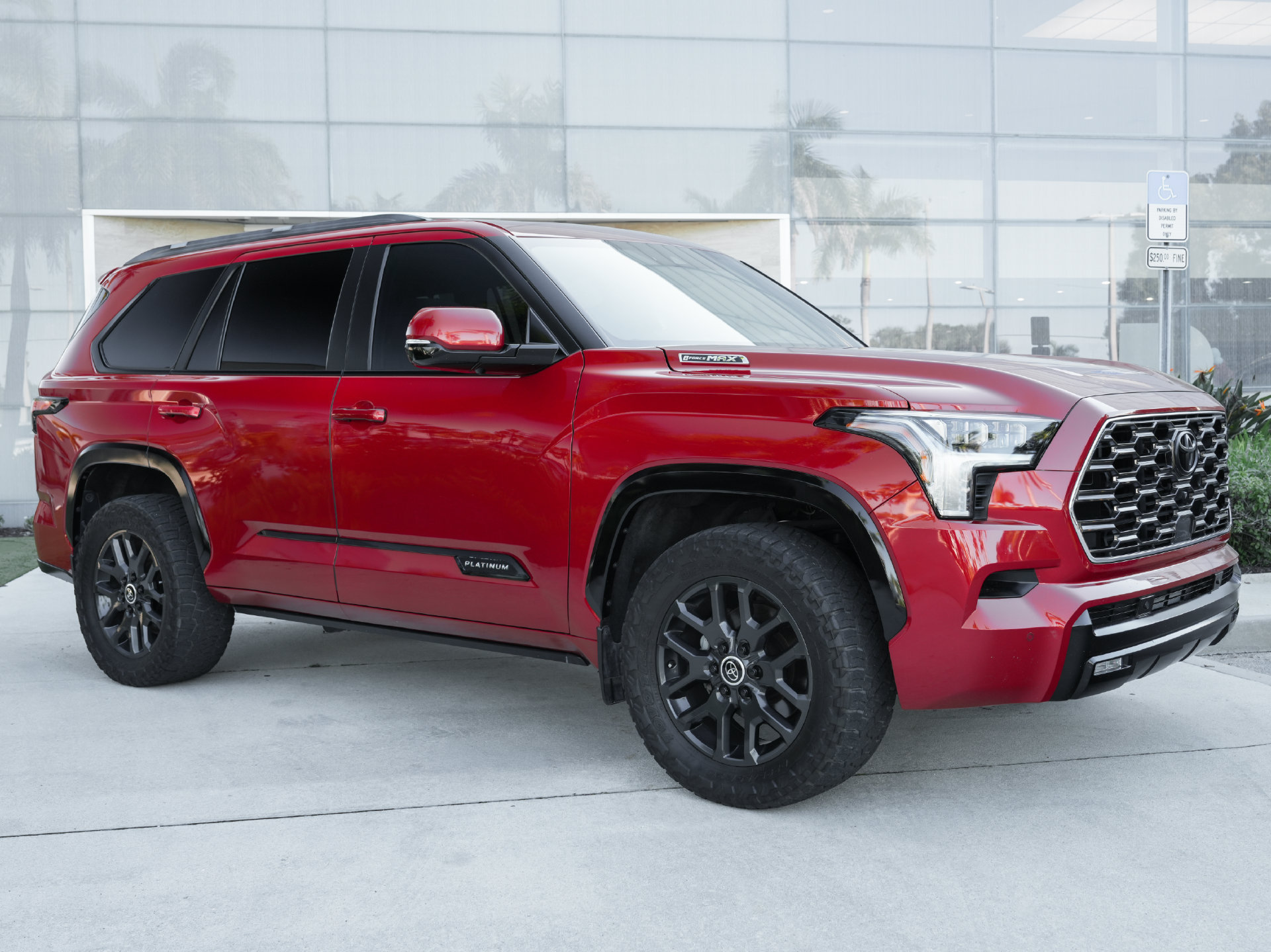 Used 2024 Toyota Sequoia Platinum AWD/4WD image 4