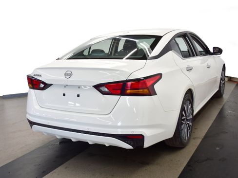 Used 2025 Nissan Altima 2.5 SV FWD image 7