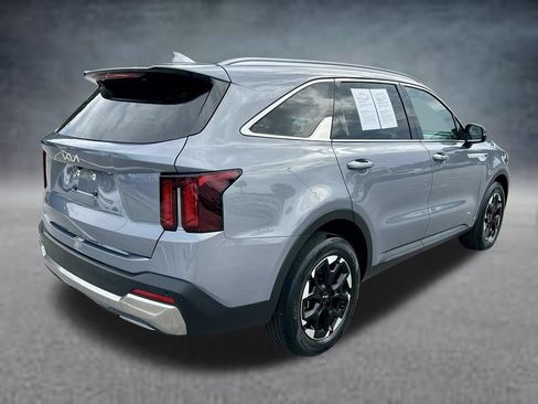 Used 2024 Kia Sorento S w/ Panoramic Sunroof Package FWD image 5