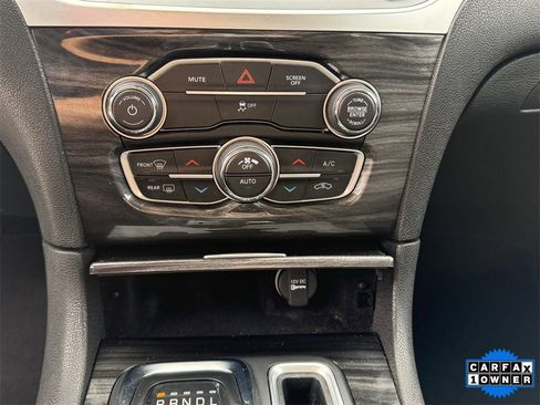 Used 2022 Chrysler 300 Touring image 29