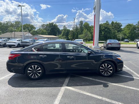 Used 2016 Nissan Altima 2.5 SV w/ Convenience Package FWD image 8
