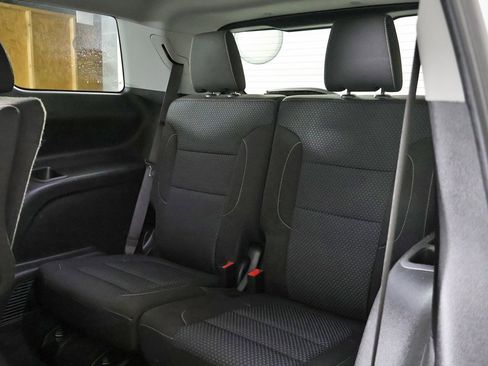 Used 2023 GMC Acadia SLE w/ Driver Convenience Package image 32