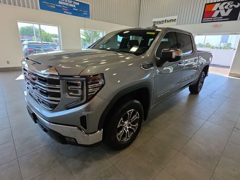Used 2025 GMC Sierra 1500 SLT AWD/4WD image 1