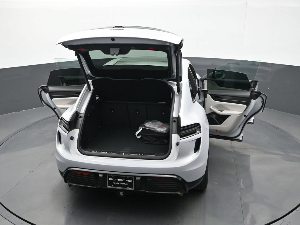 Certified 2025 Porsche Macan Turbo Electric AWD/4WD image 29