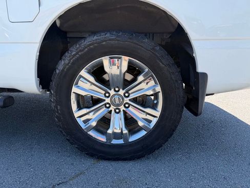 Used 2018 Nissan Titan SV w/ SV Convenience Package RWD image 30