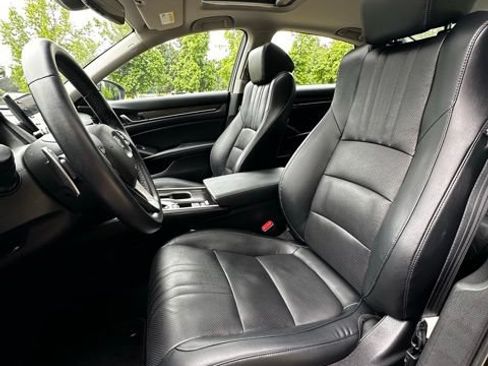 Used 2018 Honda Accord Touring image 12