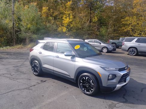 Used 2023 Chevrolet TrailBlazer LT w/ Convenience Package image 1