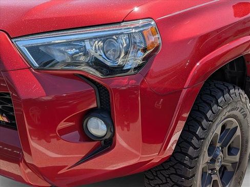 Used 2017 Toyota 4Runner SR5 AWD/4WD image 9