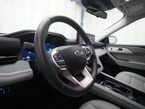 Used 2025 Ford Explorer Active w/ Active Comfort Package AWD/4WD image 8