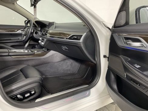 Used 2020 BMW 740i image 20
