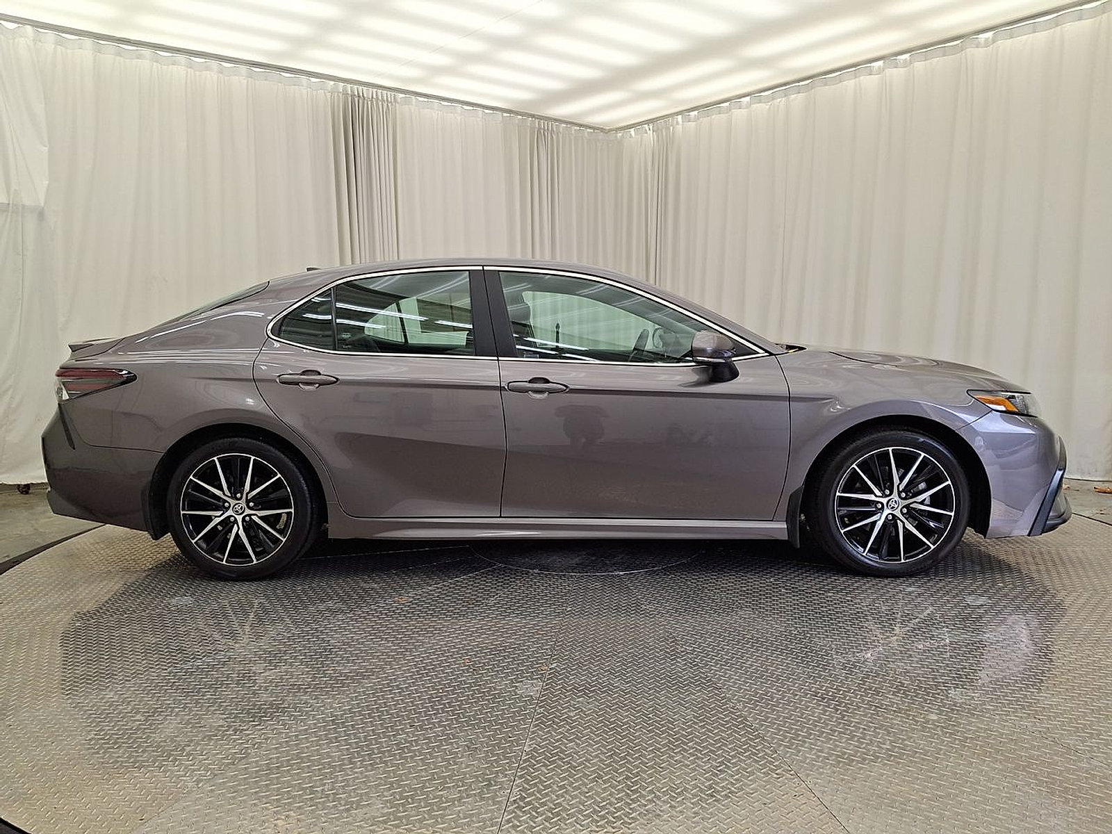 Certified 2022 Toyota Camry SE w/ Cold Weather Package AWD/4WD image 30