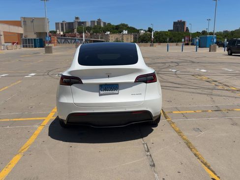 Used 2022 Tesla Model Y Long Range AWD/4WD image 7