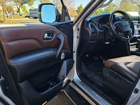 Used 2022 INFINITI QX80 Sensory w/ All-Season Package image 12