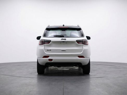 Used 2025 Jeep Compass Trailhawk image 7