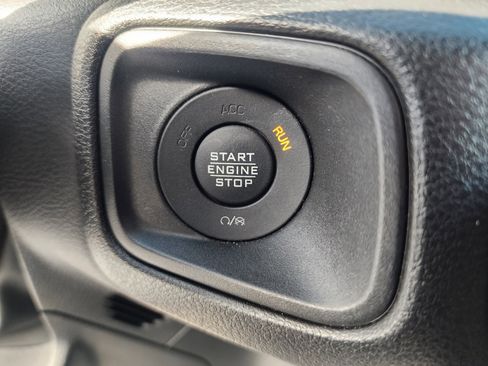 Used 2025 Jeep Wrangler Sport image 27