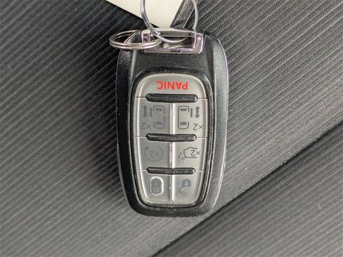 Used 2022 Chrysler Voyager LX image 32