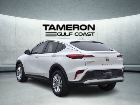 Used 2024 Buick Envista Preferred w/ Convenience I Package image 3