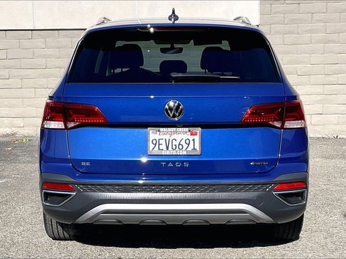 Certified 2022 Volkswagen Taos SE w/ Panoramic Sunroof Package image 3