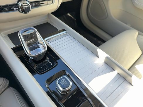 New 2026 Volvo XC60 B5 Ultra w/ Climate Package image 24