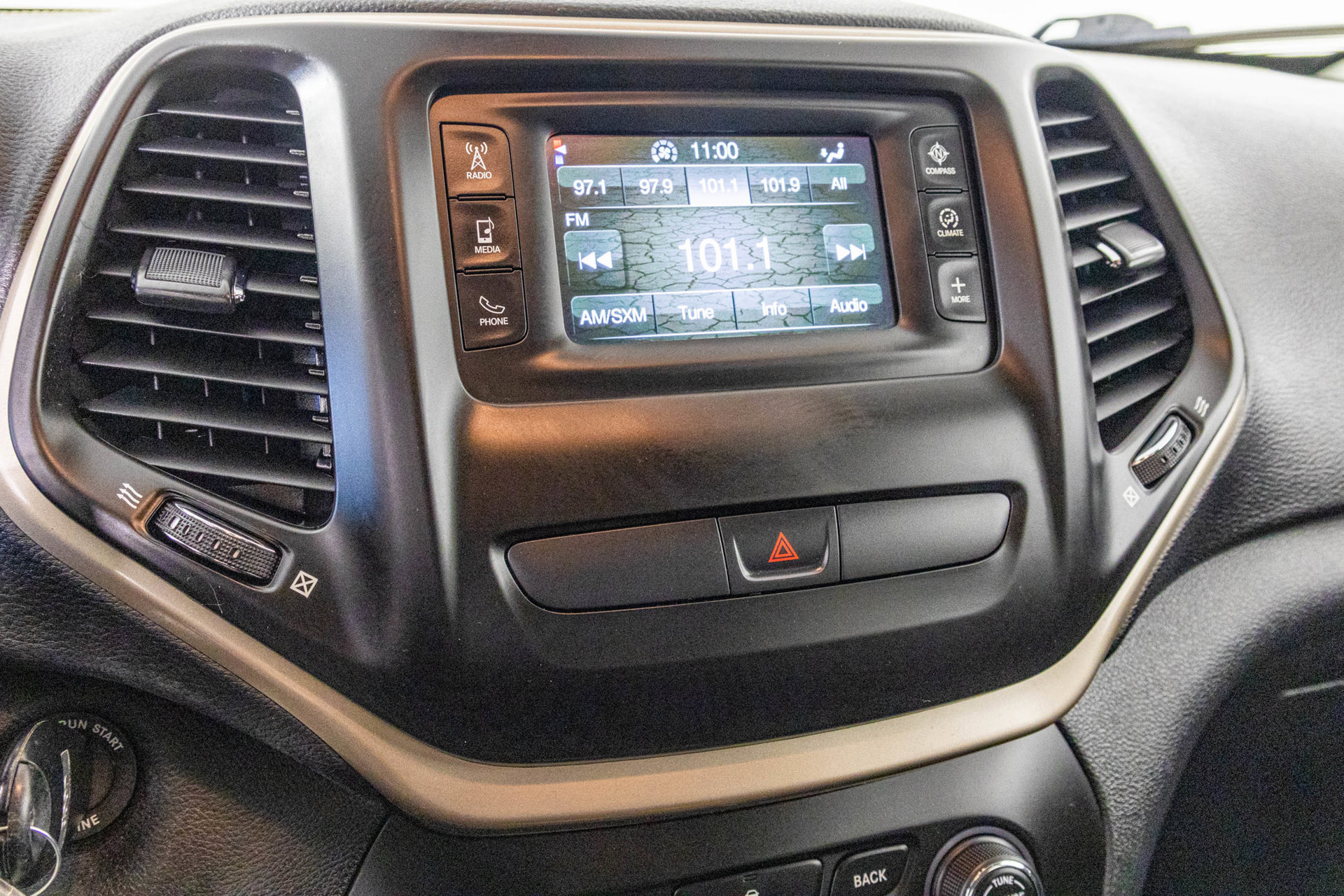 Used 2016 Jeep Cherokee Sport w/ Cold Weather Group FWD image 25