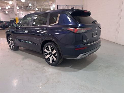 New 2025 Mitsubishi Outlander SE image 5