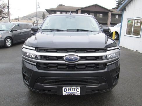 Used 2023 Ford Expedition Max XLT image 2
