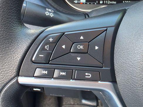 Used 2025 Nissan Versa SV w/ Trunk Package image 17