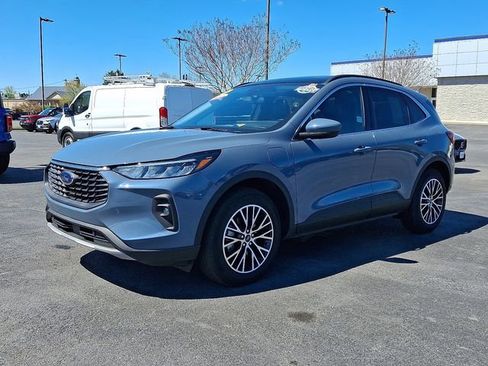 Certified 2025 Ford Escape SE FWD image 3
