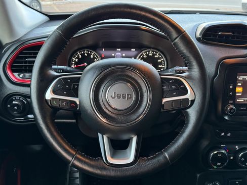 Used 2017 Jeep Renegade Trailhawk w/ Premium Trailhawk Package AWD/4WD image 34