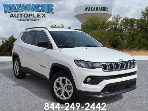 Used 2024 Jeep Compass Latitude image 1