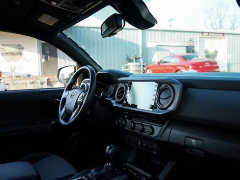 Used 2021 Toyota Tacoma TRD Off-Road image 10