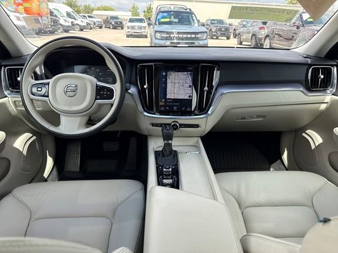 Used 2019 Volvo S60 T5 Momentum w/ Premium Package FWD image 5