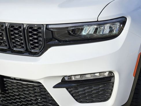 New 2025 Jeep Grand Cherokee Limited image 10