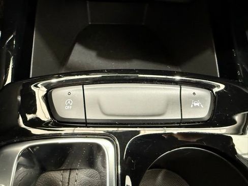 Used 2025 Chevrolet Trax LT image 34