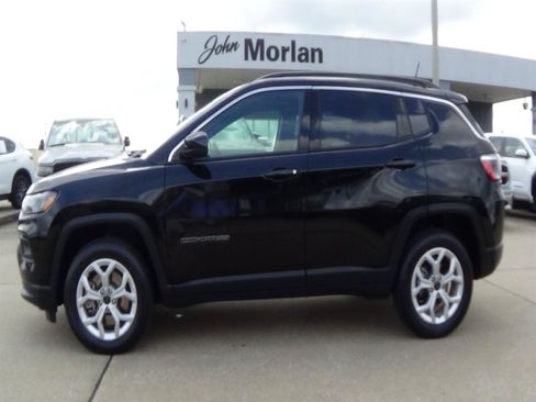 Certified 2025 Jeep Compass Latitude AWD/4WD image 1