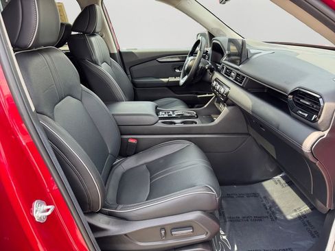 Used 2025 Honda Pilot Elite image 10